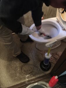 三重県伊賀市｜家のトイレが詰まって使用できないトラブルの解消